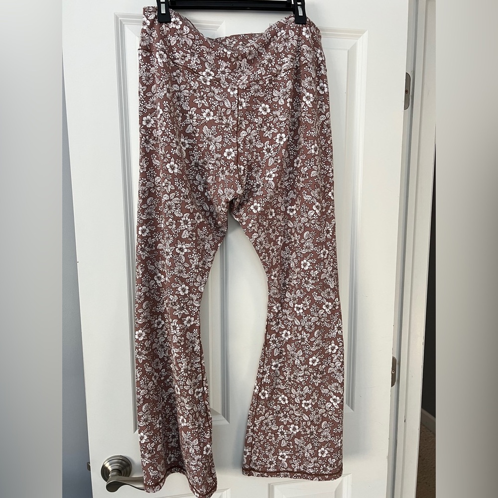Flower print wide flare pant